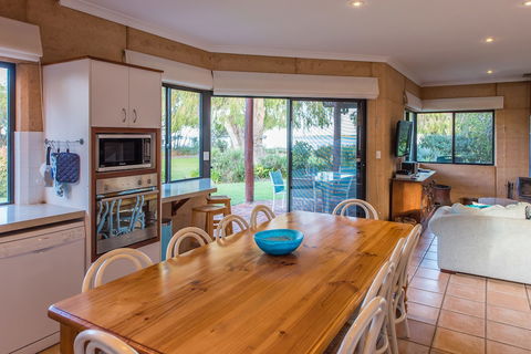 Whalers Cove Villas - Perth Resorts 3
