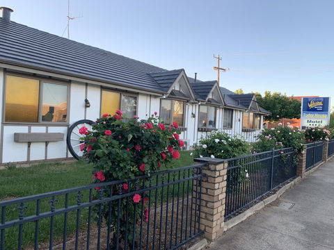 Tudor House Motel - Accommodation Perth 3