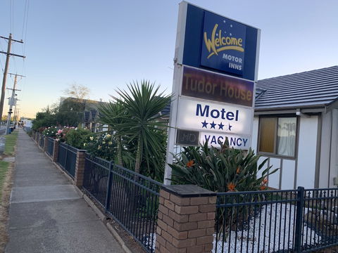 Tudor House Motel - Accommodation Perth 1