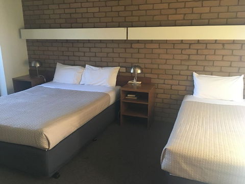 Tudor House Motel - Accommodation Perth 5