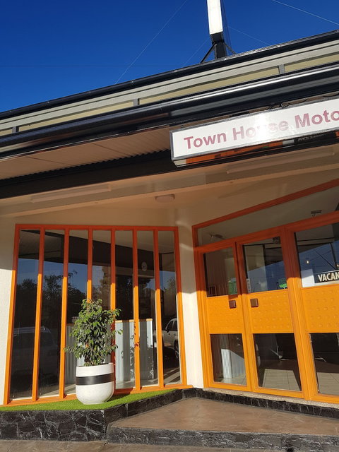 Town House Motor Inn - Accommodation Perth 0