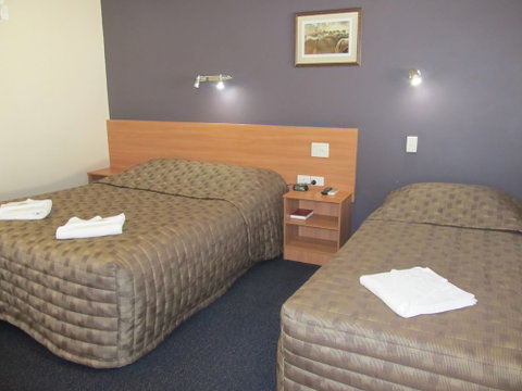 Sun Palms Motel - Accommodation Perth 3