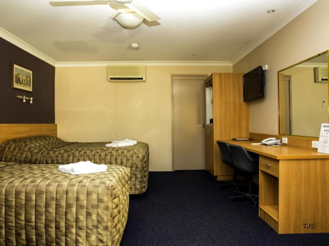 Sun Palms Motel - Accommodation Perth 0