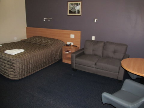 Sun Palms Motel - Accommodation Perth 6