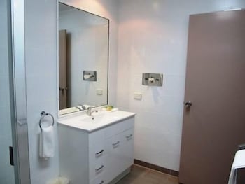 Sun Palms Motel - Accommodation Perth 4