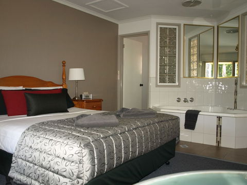 Old Coach Motor Inn - Accommodation Perth 6