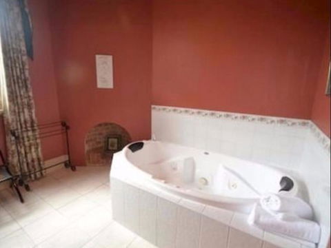 Bordello Hotel Bar & Spa - Accommodation Perth 1