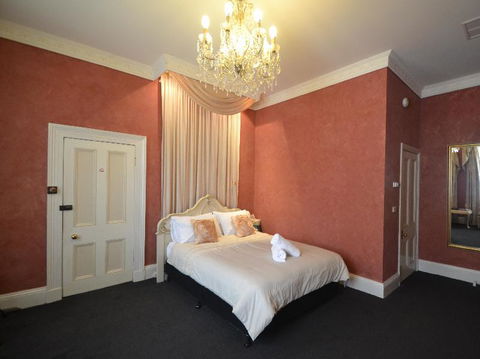Bordello Hotel Bar & Spa - Accommodation Perth 6