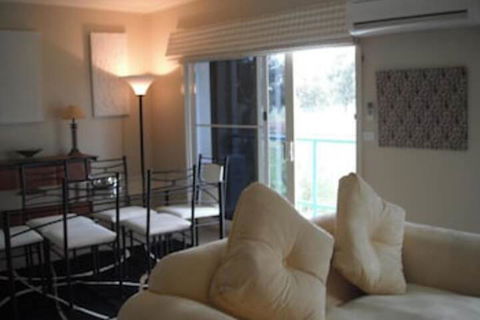 Golf View Apartment 7 - Accommodation Perth 0