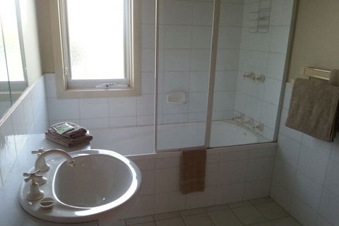 Golf View Apartment 7 - Accommodation Perth 3