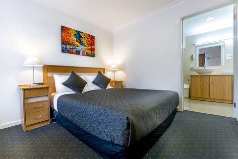 Melbourne's Princes Park Motor Inn - Perth Resorts 1