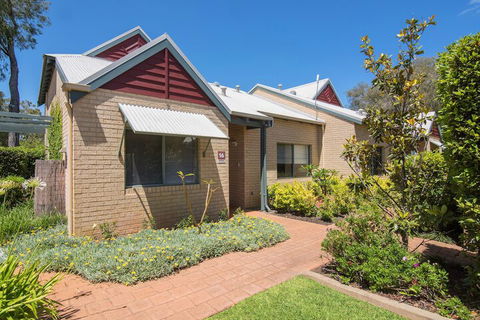 Bayshore Beachside Resort - Perth Resorts 1