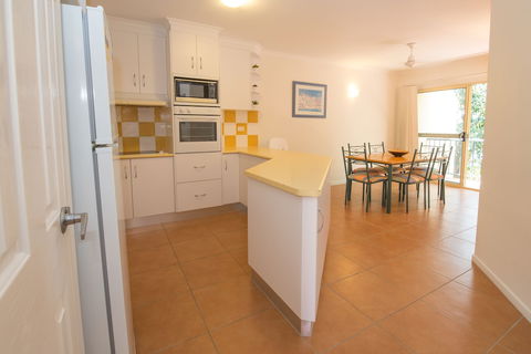 Beach Court - Accommodation Perth 3