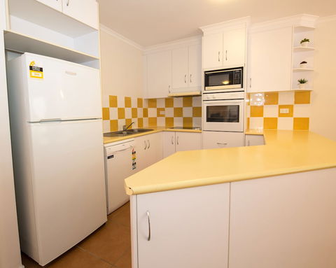 Beach Court - Accommodation Perth 2