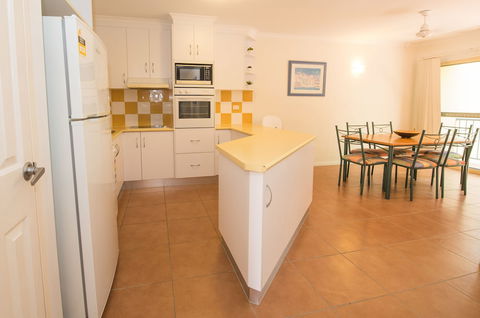 Beach Court - Accommodation Perth 1