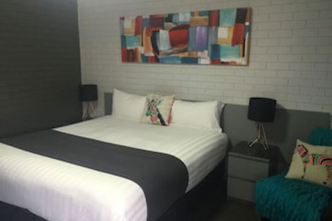 Blue Violet Motor Inn - Accommodation Perth 0