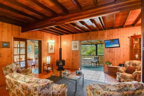 Peppertree Cottage - Accommodation Perth 3