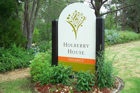 Holberry House - Accommodation Perth 2
