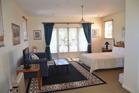 Leura House - Accommodation Perth 7
