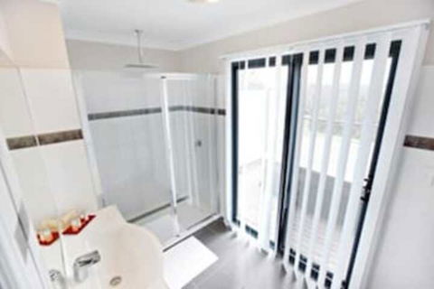 Scarlet Woods Chalets - Accommodation Perth 6