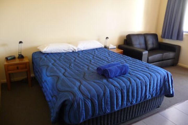 Moura QLD Perth Resorts