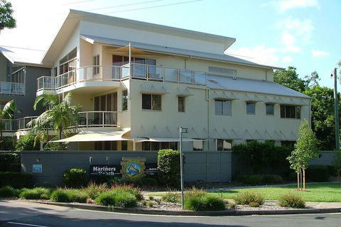 Mariners Reach 8 - Perth Resorts 1