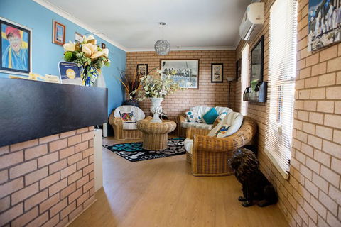 Cameo Inn Motel - Perth Resorts 7