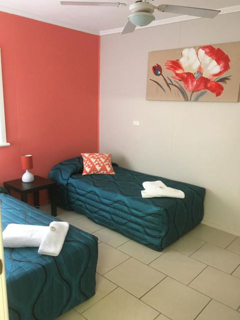 Beachlander Holiday Apartments - Accommodation Perth 2
