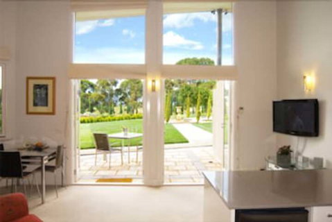 The Gatehouse At Villa Raedward - Accommodation Perth 3