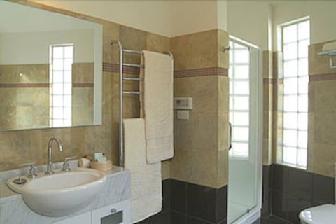 The Gatehouse At Villa Raedward - Accommodation Perth 2