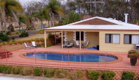 Copper Country Motor Inn & Restaurant - Accommodation Perth 2