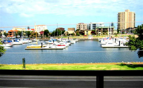 Bayswaterfront Apartments - Accommodation Perth 6