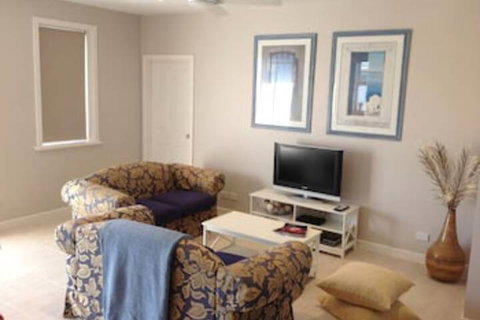Elandra Holiday Home - Accommodation Perth 2