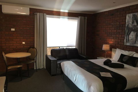 Melton Motor Inn & Apartments - Perth Resorts 4