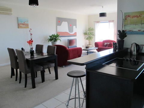 Bonza View - Accommodation Perth 5