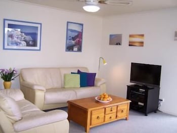 Beachfront Apartments - Accommodation Perth 6
