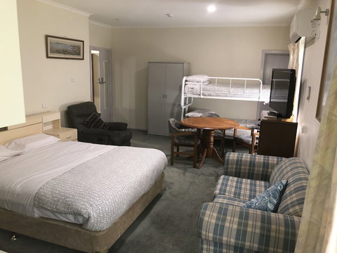 Evancourt Motel - Perth Resorts 4