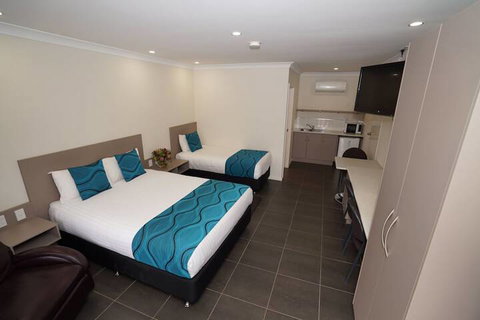 Exies Bagtown - Accommodation Perth 6