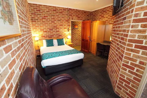 Exies Bagtown - Accommodation Perth 7