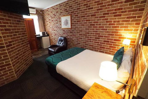 Exies Bagtown - Accommodation Perth 5