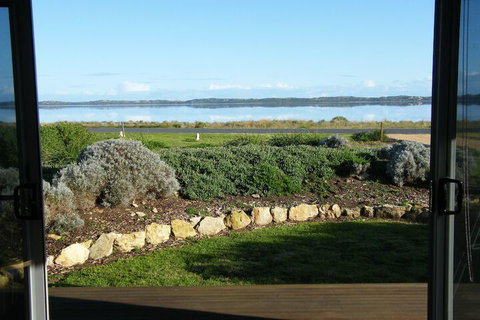 Coorong Waterfront Retreat - Perth Resorts 1