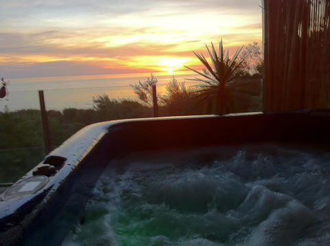 Award Winning Beach Front Retreat - Perth Resorts 1