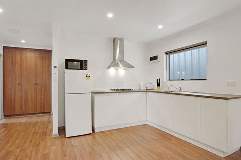 Adelaide Holiday Homes - Perth Resorts 7