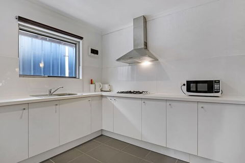 Adelaide Holiday Homes - Perth Resorts 5