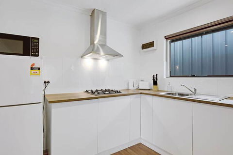 Adelaide Holiday Homes - Perth Resorts 4
