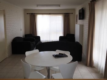 Jacaranda Motel & Holiday Units - Accommodation Perth 5