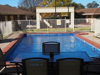 Jacaranda Motel & Holiday Units - Accommodation Perth 3