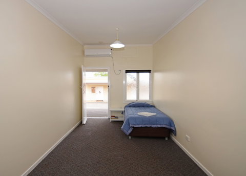 Ned Kelly's Motel - Accommodation Perth 2