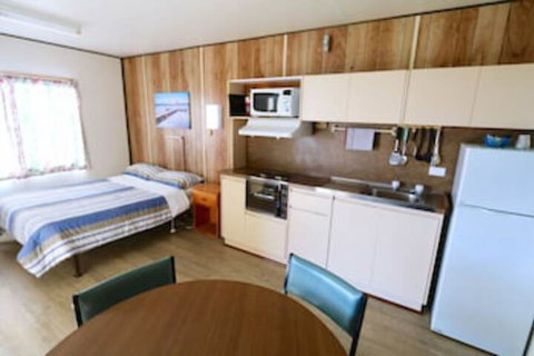 Sea Vu Caravan Park - Accommodation Perth 0