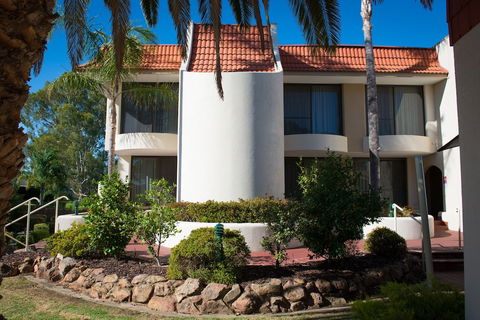 Capri Waters Country Club - Accommodation Perth 4